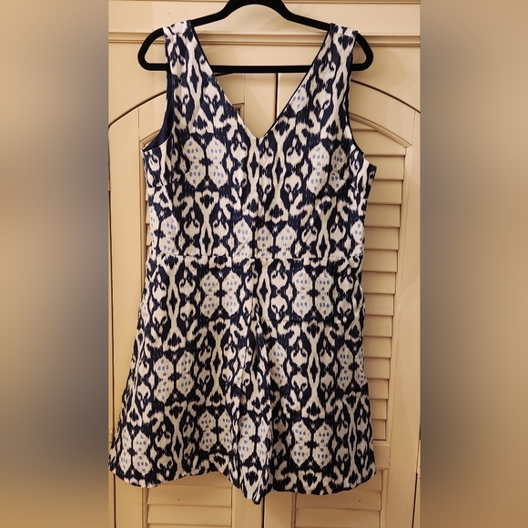 Lovely GAP Fit & Flare 100%Linen Blue & White Geometric Dress - Picture 12 of 12